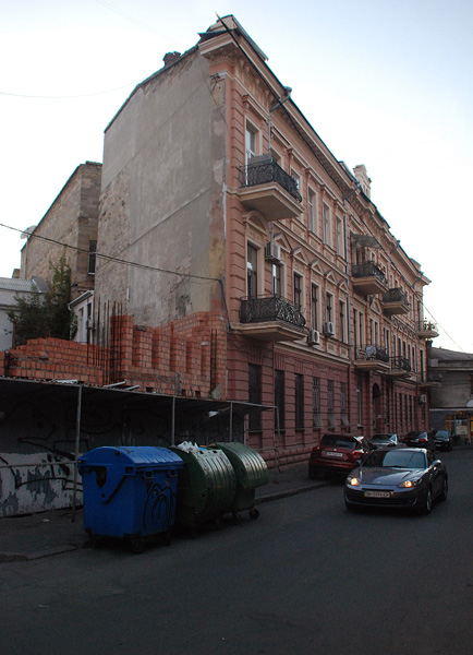 Дом с одной стеной в г. Одесса